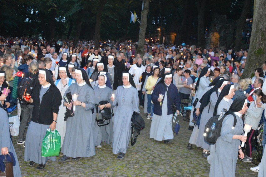 Obchody Podwyższenia Krzyża Świętego na Górze św. Anny. Pątnicy dziś uczestniczą w dróżkach Maryjnych