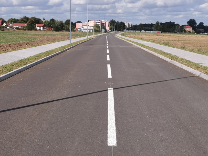 Zakończyły się prace modernizacyjne trzech dróg w Ciechanowcu. Ulice zostały oficjalnie oddane do użytku [ZDJĘCIA]