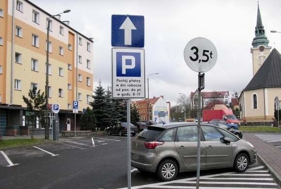 Miastecki ratusz uważa, że płatne miejskie strefy parkowania działają zgodnie z przepisami. To odpowiedź na zastrzeżenia mieszkańca.