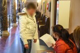 Poznań: Drugie dziecko "ciężarnej z Łazarza" trafiło do pieczy zastępczej, a rodzice pojechali na odwyk