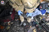 Po pożarze mieszkania w Kraśniku znaleziono broń, materiały wybuchowe i amunicję. Zobacz