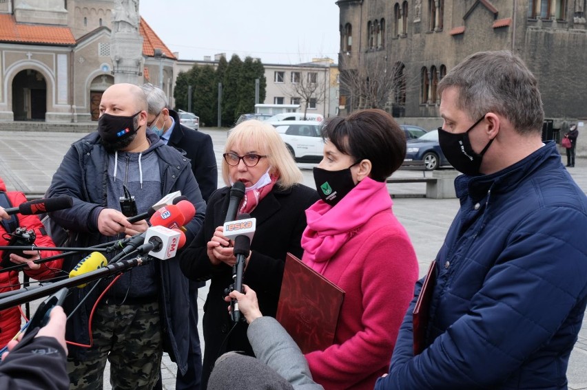 Ruda Śląska briefing samorządowcy 1 marca 2021. Na zdjęciach...