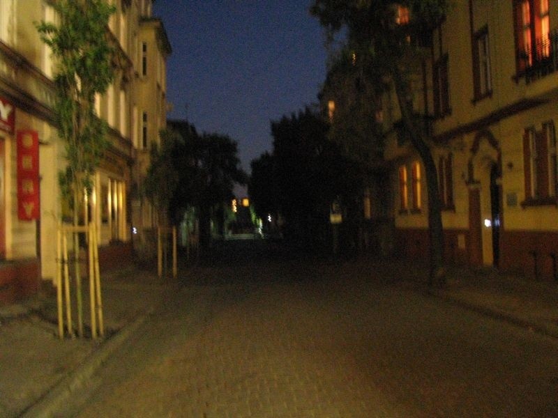 Na ulicach w śródmieściu brakuje oświetlenia