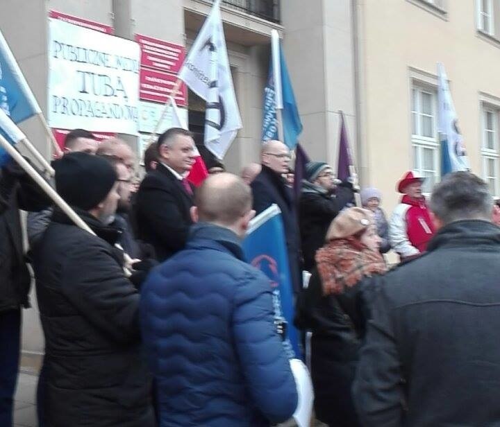 Protest przed Urzędem Wojewódzkim w Koszalinie [zdjęcia]