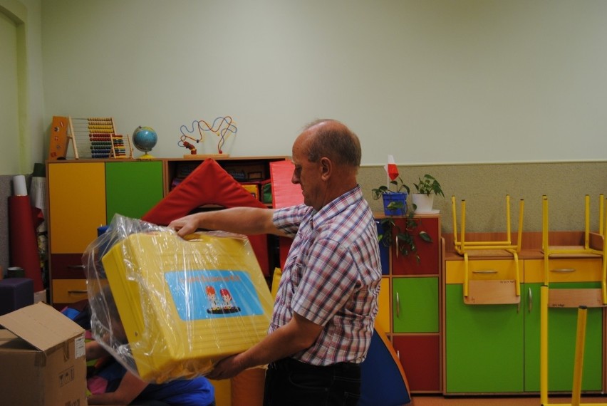 Szkoła w Bebelnie w gminie Włoszczowa wzbogaciła się o nowe pomoce naukowe za ponad 65 tysięcy złotych (ZDJĘCIA)
