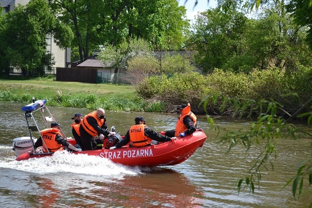 Łódź ratowniczą z przyczepką podłodziową do przewozu łodzi dostali strażacy z Rudnika