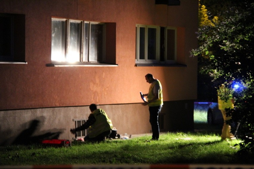2,5-latek wypadł z okna bloku przy ul. Kościuszki w Dąbrowie...