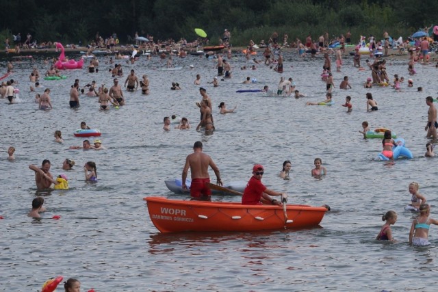 Kąpielisko nad Pogorią III będzie strzeżone w tegorocznym sezonie ponownie przez ratowników WOPRZobacz kolejne zdjęcia/plansze. Przesuwaj zdjęcia w prawo - naciśnij strzałkę lub przycisk NASTĘPNE