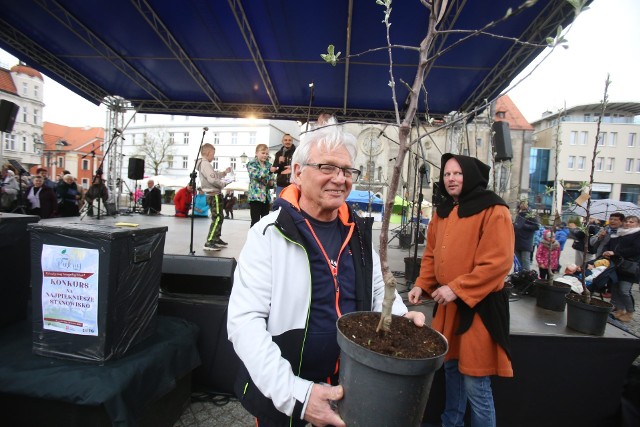 Całe wydarzenie "kręciło się" wokół jabłek.Zobacz kolejne zdjęcia. Przesuwaj zdjęcia w prawo - naciśnij strzałkę lub przycisk NASTĘPNE