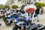 Rozpoczęcie sezonu motocyklowego 2024 w Białymstoku. Jeźdźcy na swoich maszynach pojawili się na Rynku Kościuszki