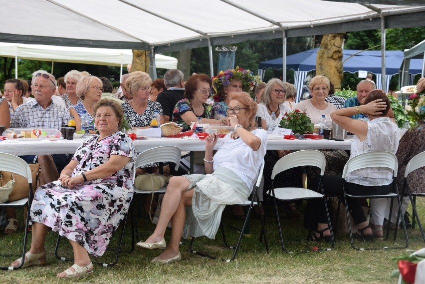 Więckowice. Integracja seniorów, czyli śpiewy, tańce, mecze i badania