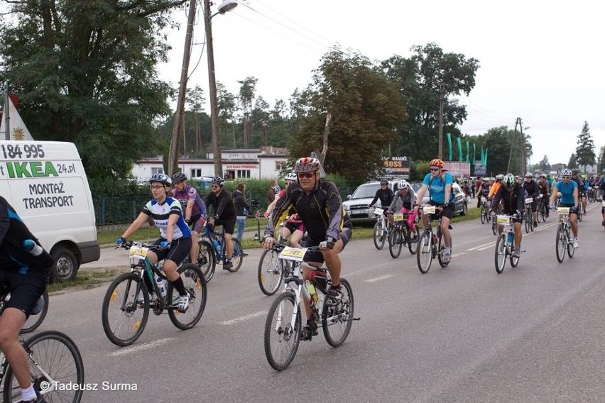 Maraton rowerowy wokół jeziora Miedwie. Błoto ich nie powstrzymało