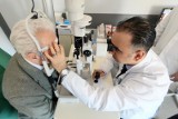 Nietypowe objawy koronawirusa: Ból i zaczerwienienie oczu mogą być objawami COVID-19. Można z tym walczyć