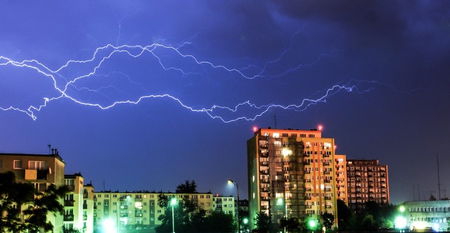 Instytut Meteorologii i Gospodarki Wodnej ostrzega przed gwałtownymi burzami