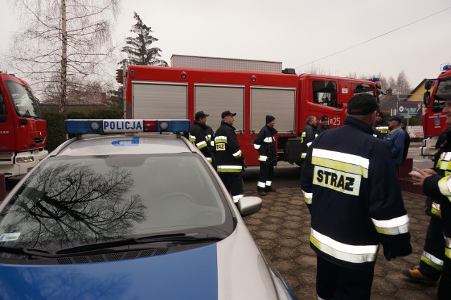 W poszukiwanie Katarzyny Wawrzyczek zaangażowanych było mnóstwo policjantów i strażaków.
