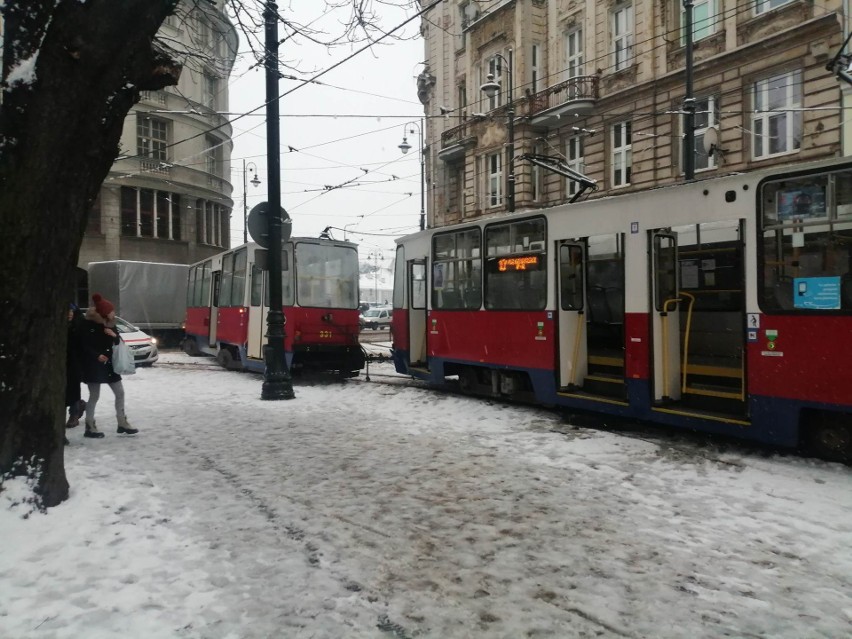 Przed godz. 15 na ul. Gdańskiej wykoleił się tramwaj linii...