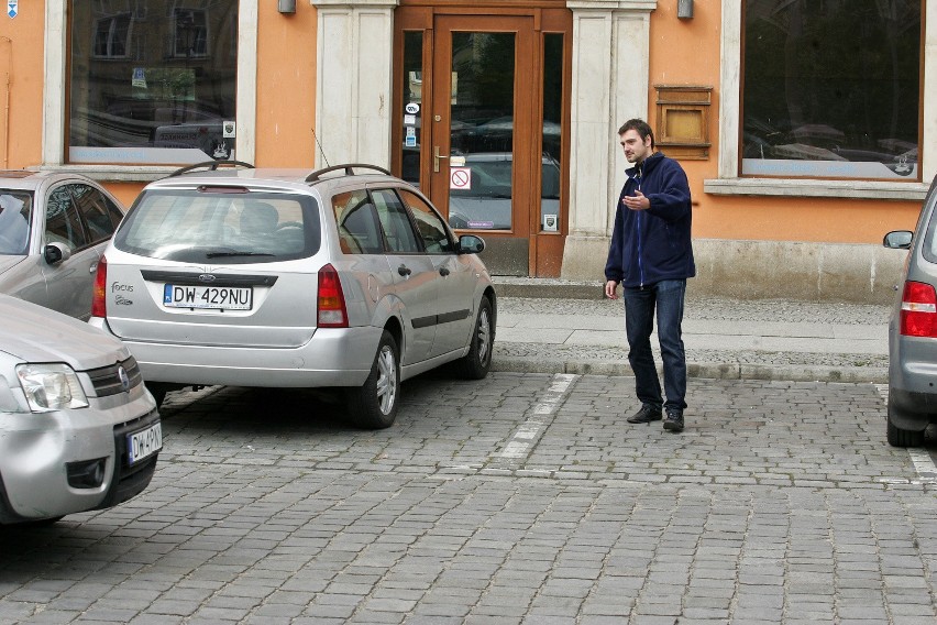 Jak naciągnąłem wrocławian na 33 zł. Dlaczego ulegamy żebrakom? [FILMY]