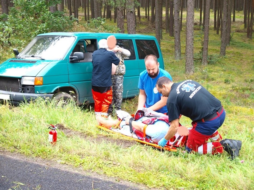 Wypadek pod Białogardem. Dwie osoby w szpitalu [zdjęcia]