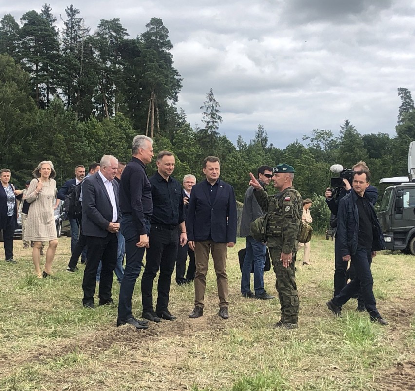 Wicepremier Mariusz Błaszczak i prezydent Andrzej Duda na...