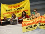 Łódź. Na sesji Rady Miejskiej ostry protest mieszkańców Wiskitna przeciw planowi zagospodarowania. "Nie zgadzamy się na zakaz zabudowy!"