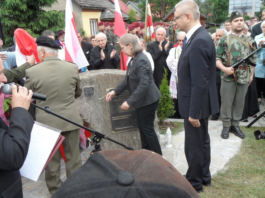 Milówka: Odsłonili pomnik Antoniego Bieguna "Sztubaka" i jego żołnierzy [ZDJĘCIA, WIDEO] 