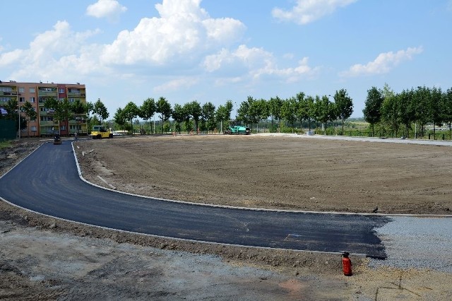 Na stadionie „San” na osiedlu Piaski w sierpniu zakończą się prace związane z budową budynku zaplecza socjalnego
