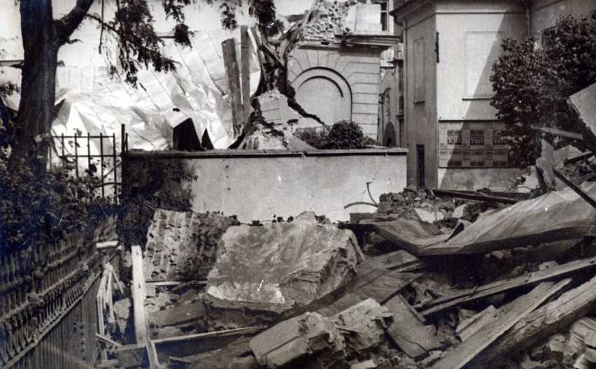 Kino Corso została zniszczone w skutek bombardowań z czasu...