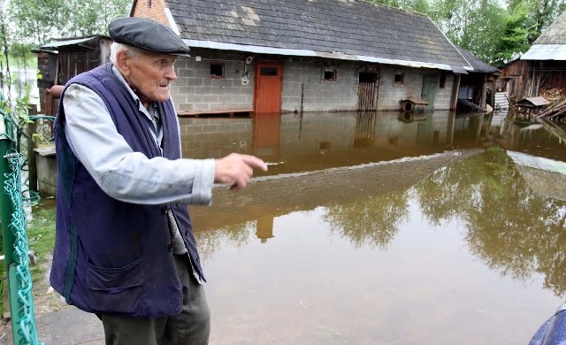W Starym Młynie woda zalała gospodarstwo Bronisława Wójcika.
