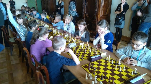 W Muzeum Narodowym w Kielcach rywalizowało ponad 100 szachistów.