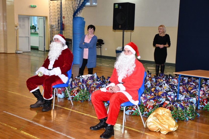 Mikołaj odwiedził dzieci z terenu gminy Wilczyce. Były paczki i dużo radości