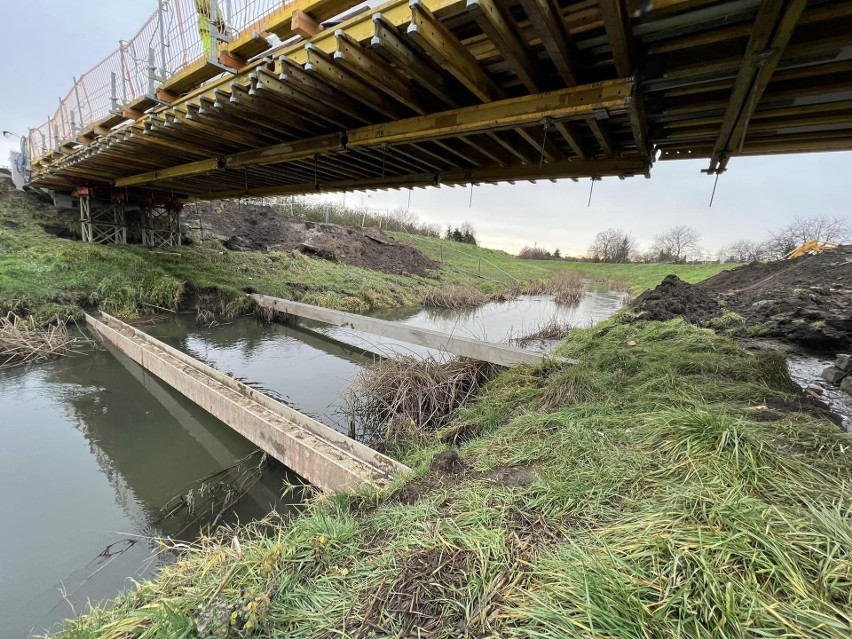 Kładka o długości 30 metrów połączy Muchobór Mały z...