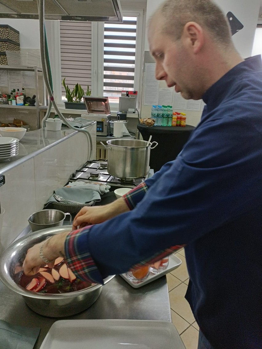 Charytatywne gotowanie hiszpańskich potraw w Wieluniu. Zebrano prawie 2,5 tys. zł dla Jasia z Pajęczna chorego na SMA