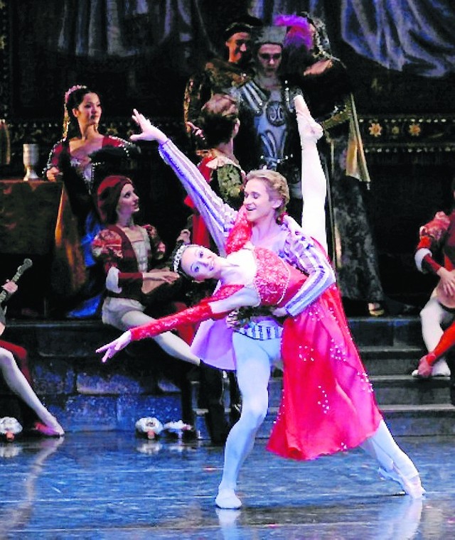 Olśniewające kostiumy i bogata choreografia m.in. z tego znane są spektakle Moscow City Ballet