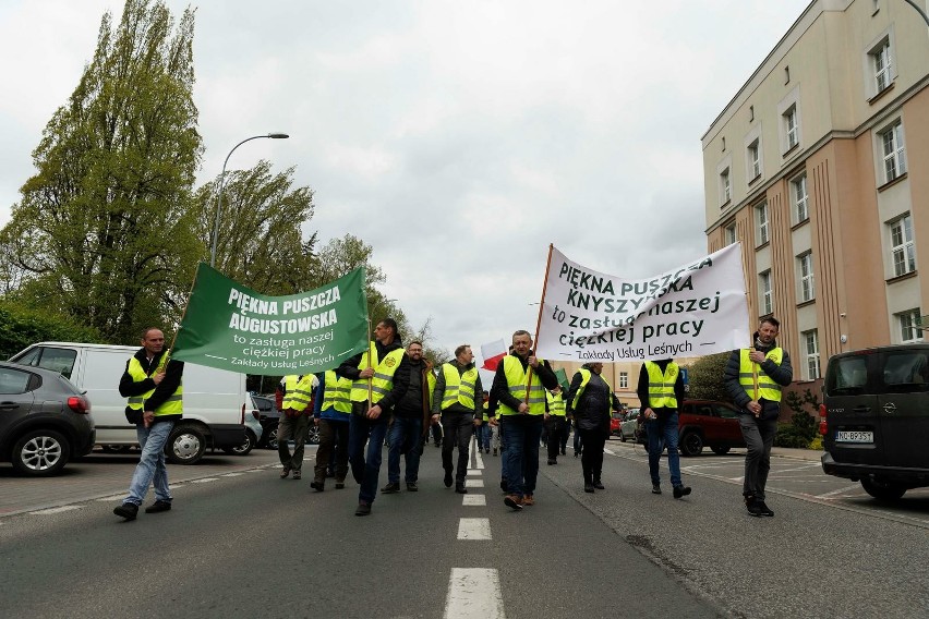 W Białymstoku protestowało kilkuset przedstawicieli z...