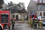 Pożar domu w Katowicach. Do walki z ogniem skierowano kilkanaście zastępów straży pożarnej