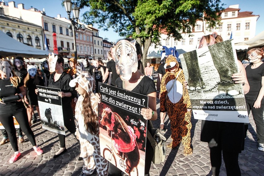 Wczoraj na rzeszowskim Rynku zorganizowano flashmob "Nie dla...