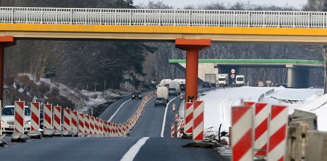 Kierowcy alarmują, że gigantyczne korki na S3 tworzą się między Zieloną Górą, a Cigacicami.