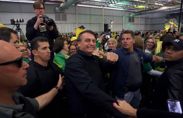 Prezydent Bolsonaro ma 12 procent straty do Luli. Ze względu na kampanię zmieniono przepisy o dostępie do broni