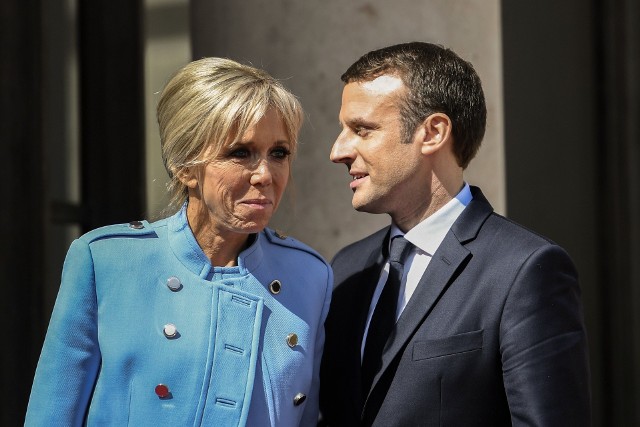 Ujmującym stylem bycia Brigitte Macron przekonała już do siebie większość Francuzów