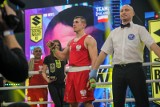 Ciekawe walki na gali Suzuki Boxing Night 11 w Chęcinach. Zwycięstwa Bartosza Gołębiewskiego i Pawła Bracha. Zobacz zdjęcia