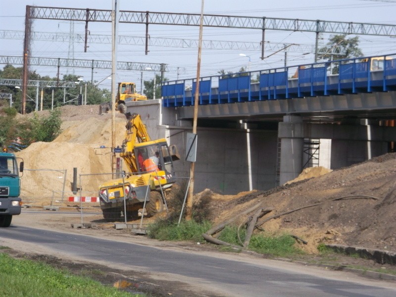 Wrocław: Rozbierają stary wiadukt na Starogroblowej (ZDJĘCIA)