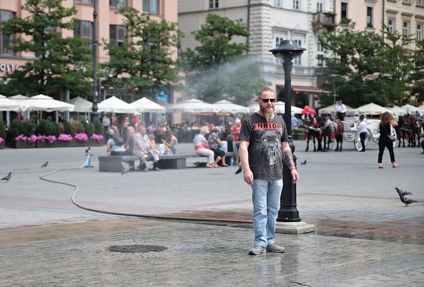 Kurtyny wodne już nie raz były rozstawiane w Krakowie
