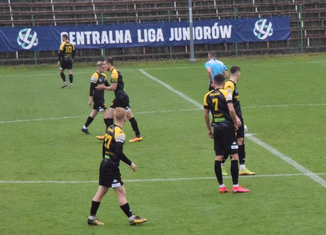 W środę 11 listopada Siarka Tarnobrzeg przegrała mecz grupy czwartej piłkarskiej trzeciej ligi z Koroną II Kielce 1:4. Sprawdź, jak oceniliśmy jej piłkarzy w skali 1-10!