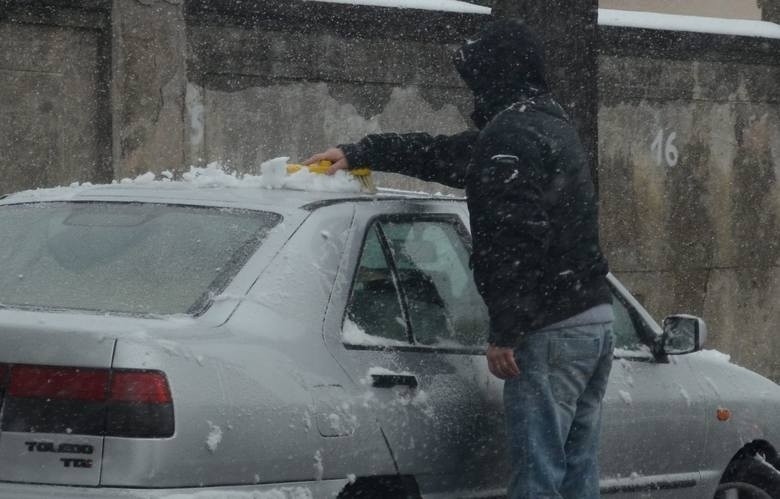 Pierwsze opady śniegu nie zapowiadają się w Łodzi obficie....