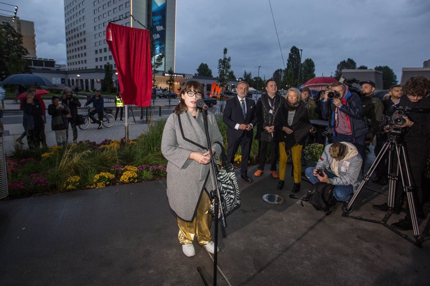 Pierwszy dzień festiwalu filmowego w Gdyni za nami. Miasto ma aleję im. Andrzeja Wajdy [ZDJĘCIA] 