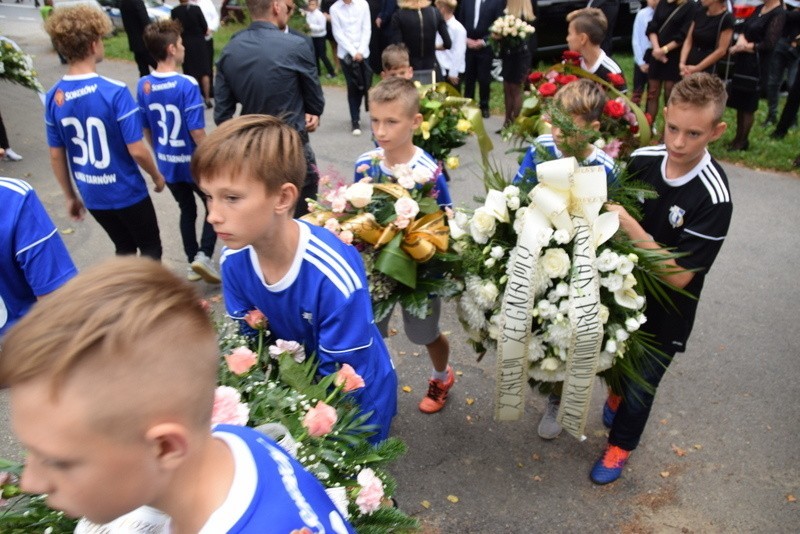 "Tam, na górze, mają z nim teraz wesoło". Ostatnia droga Krystiana Popieli [ZDJĘCIA]