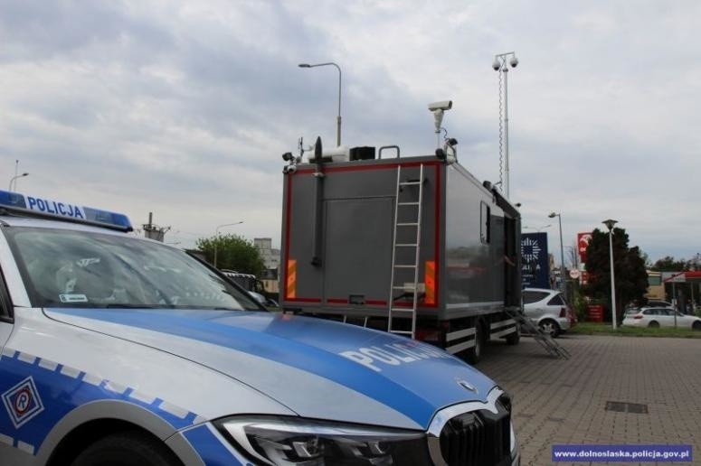 Uważajcie na tę ciężarówkę. To auto policji z kamerą, można zarobić mandat! (ZDJĘCIA)