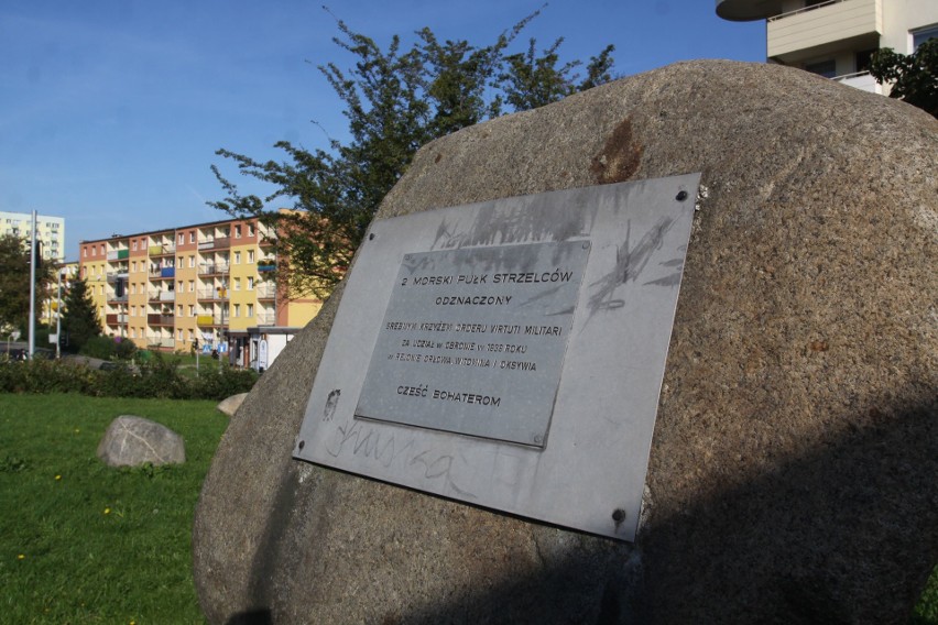 Pomniki, płyty oraz tablice pamiątkowe w Gdyni. Jest ich coraz więcej. Uhonorowani zostali Izabela Jaruga-Nowacka i Jan Bobczyk  