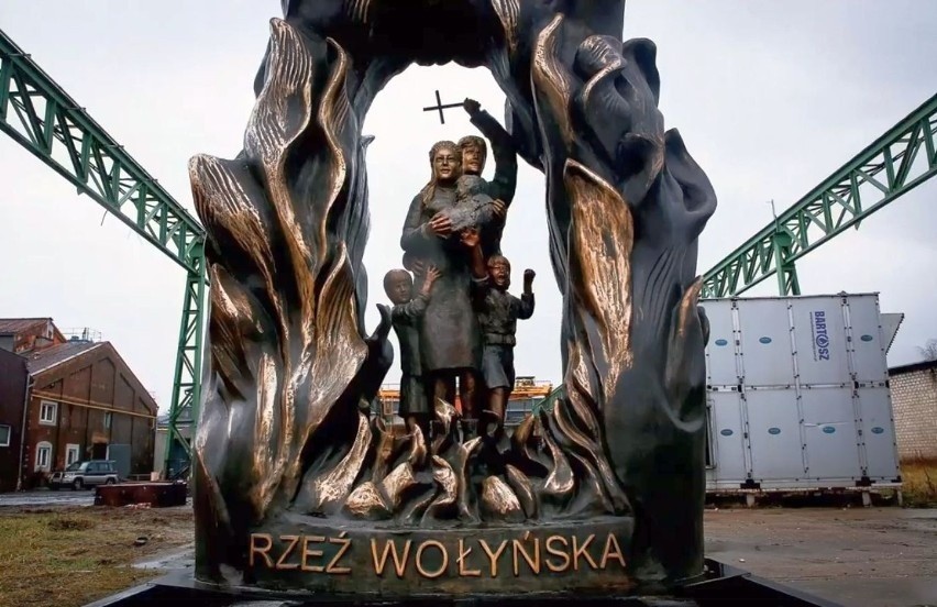 Pomnik Rzezi Wołyńskiej stanie w Domostawie w gm. Jarocin, w...