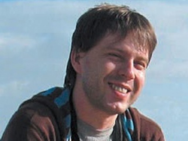 Piotr Zimoch jest nauczycielem języka angielskiego w gimnazjum w Sobkowie. 